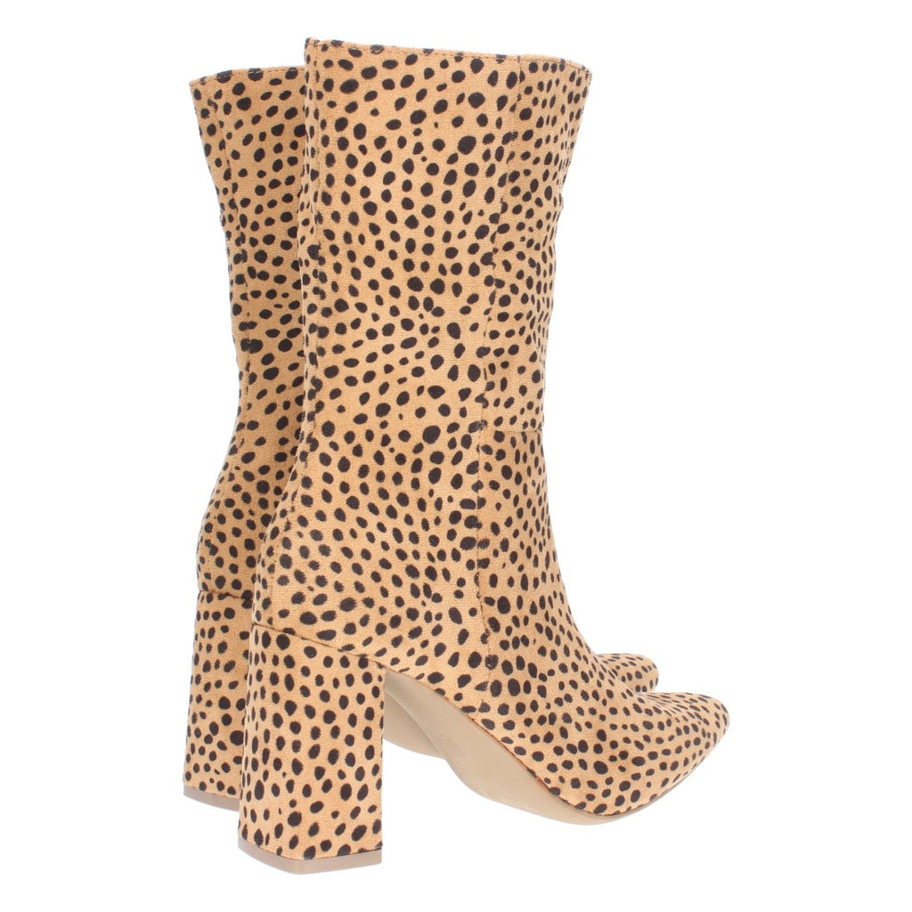 Leopardenstiefel gewagt modern mit Absatz