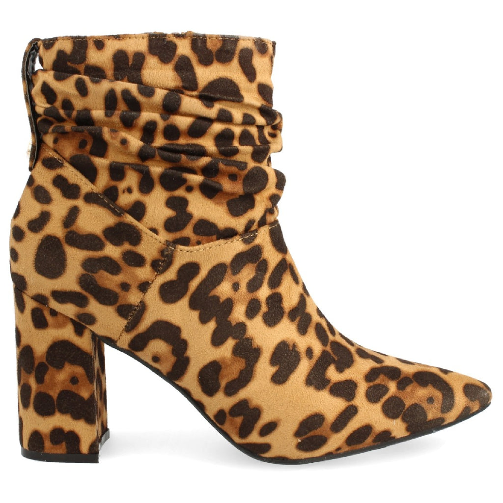 Botines Elegantes Camel con Detalles Distintivos