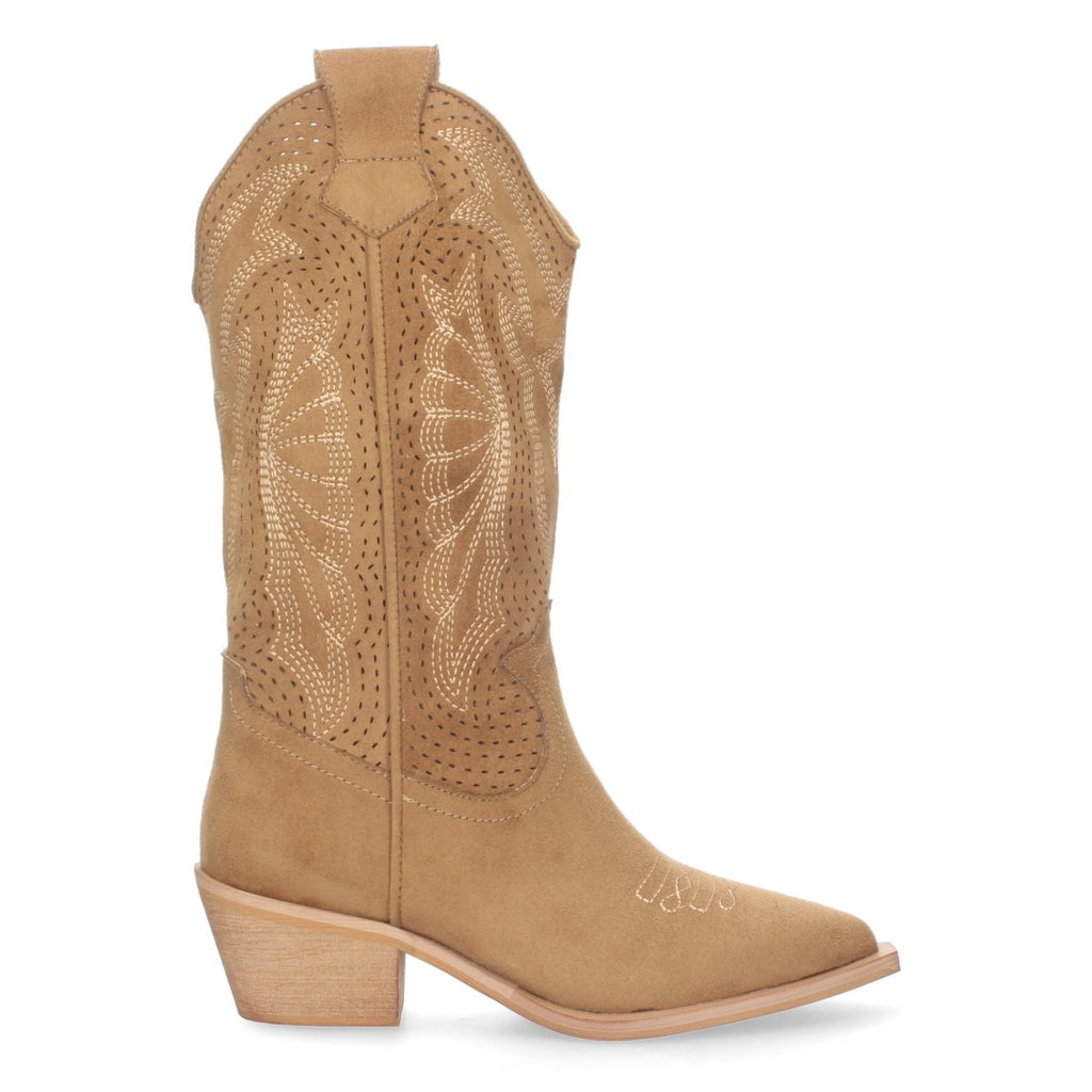 Botas Camel Camperas con Diseño Perforado y Punta Fina