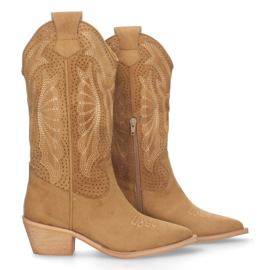 Botas Camel Camperas con Diseño Perforado y Punta Fina
