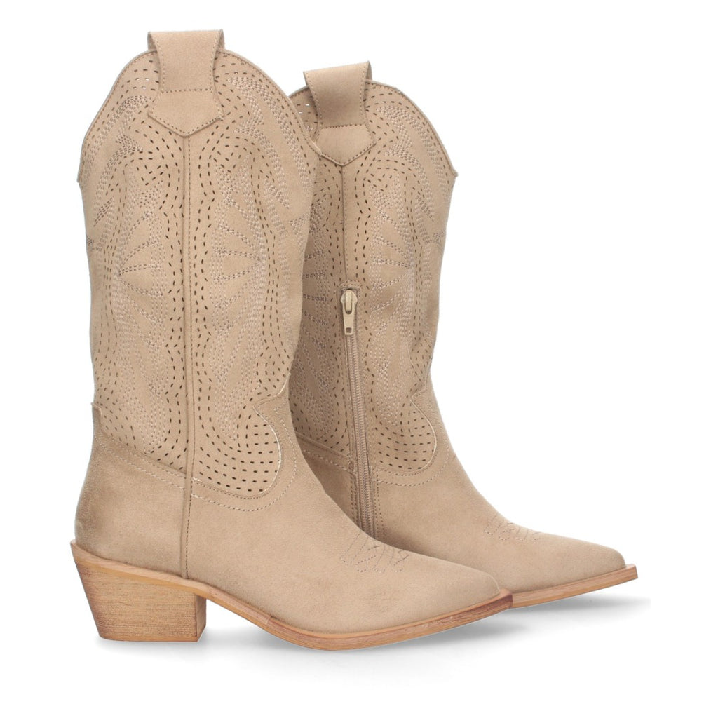 Botas Beige Camperas con Diseño Perforado y Punta Fina