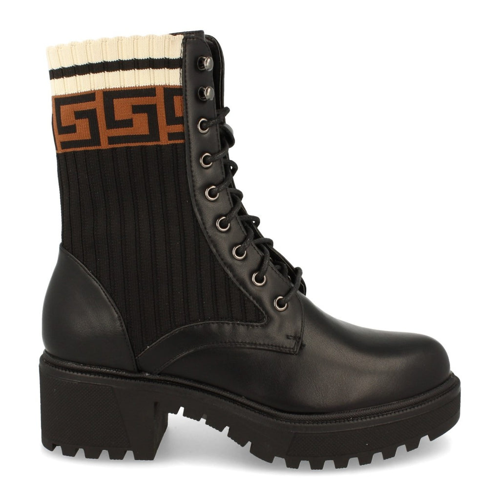 Botines Elegantes Negro con Detalles Distintivos
