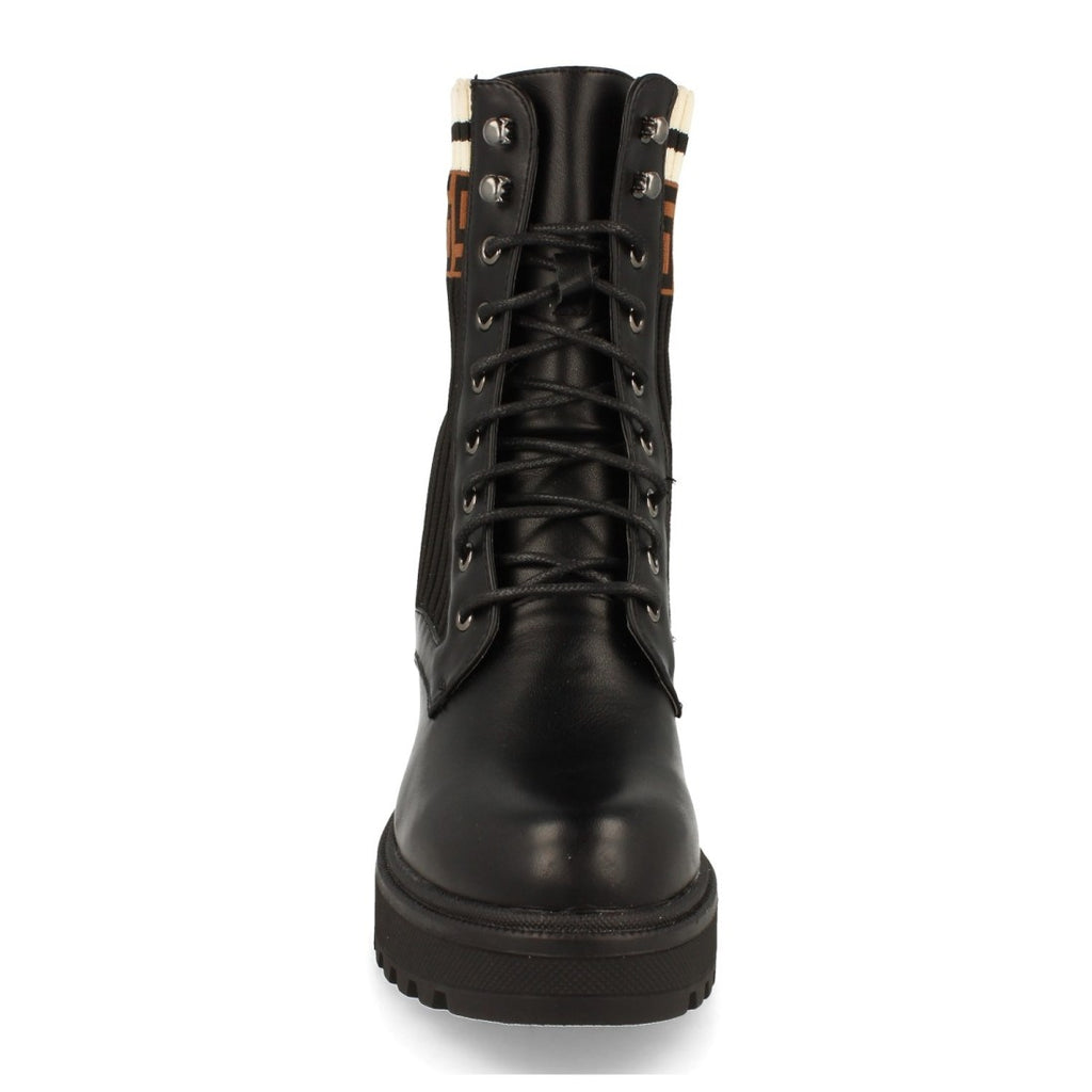 Botines Elegantes Negro con Detalles Distintivos