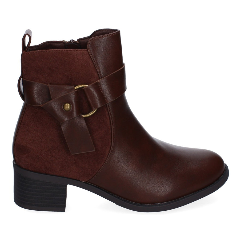 Botines Elegantes Marrón con Detalles Distintivos