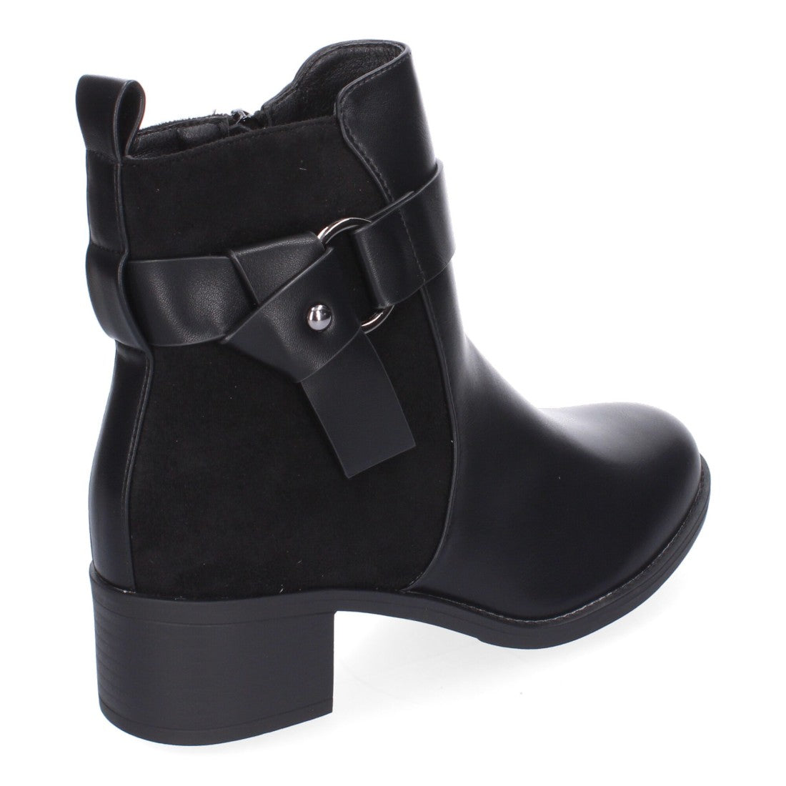 Botines Elegantes Negro con Detalles Distintivos