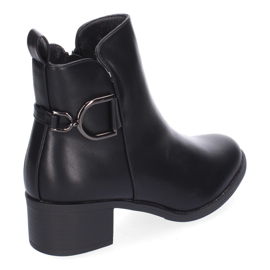 Botines Elegantes Negro con Detalles Distintivos