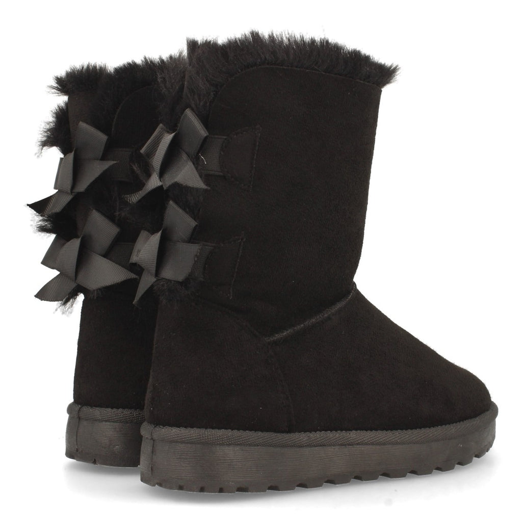 Botines Elegantes Negro con Detalles Distintivos