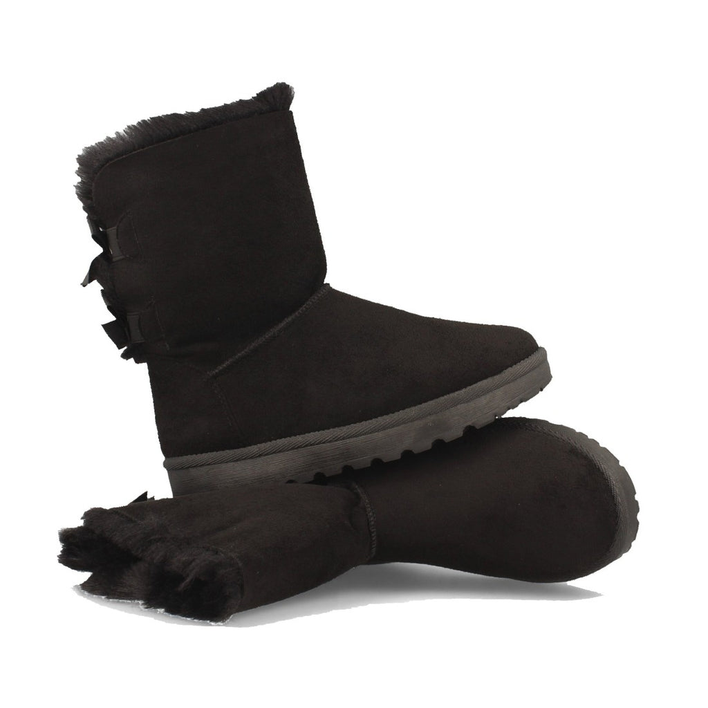 Botines Elegantes Negro con Detalles Distintivos