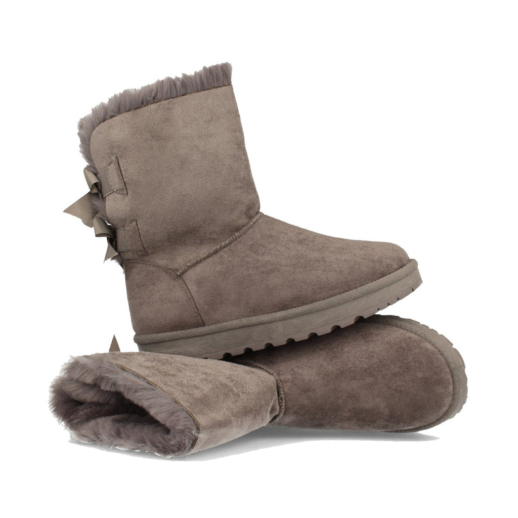 Botines Elegantes Gris con Detalles Distintivos