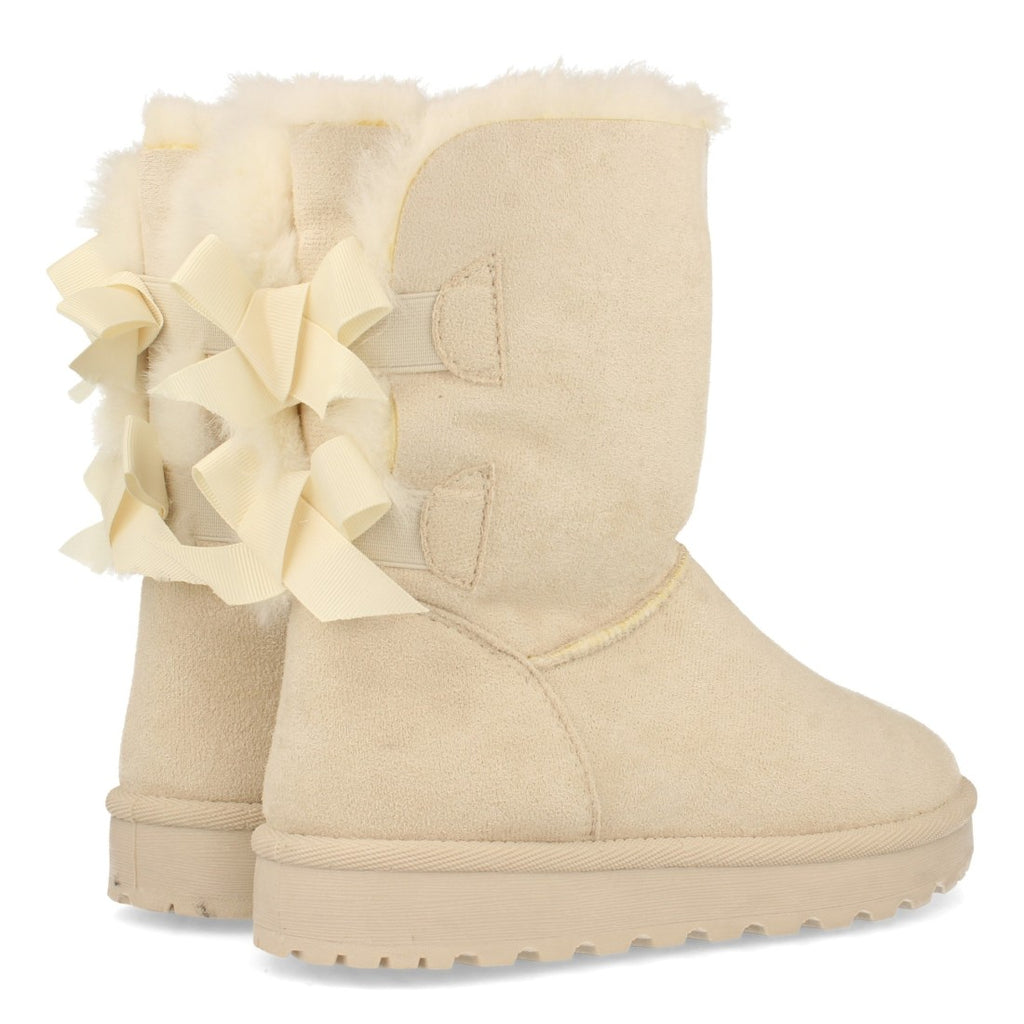 Botines Elegantes Beige con Detalles Distintivos