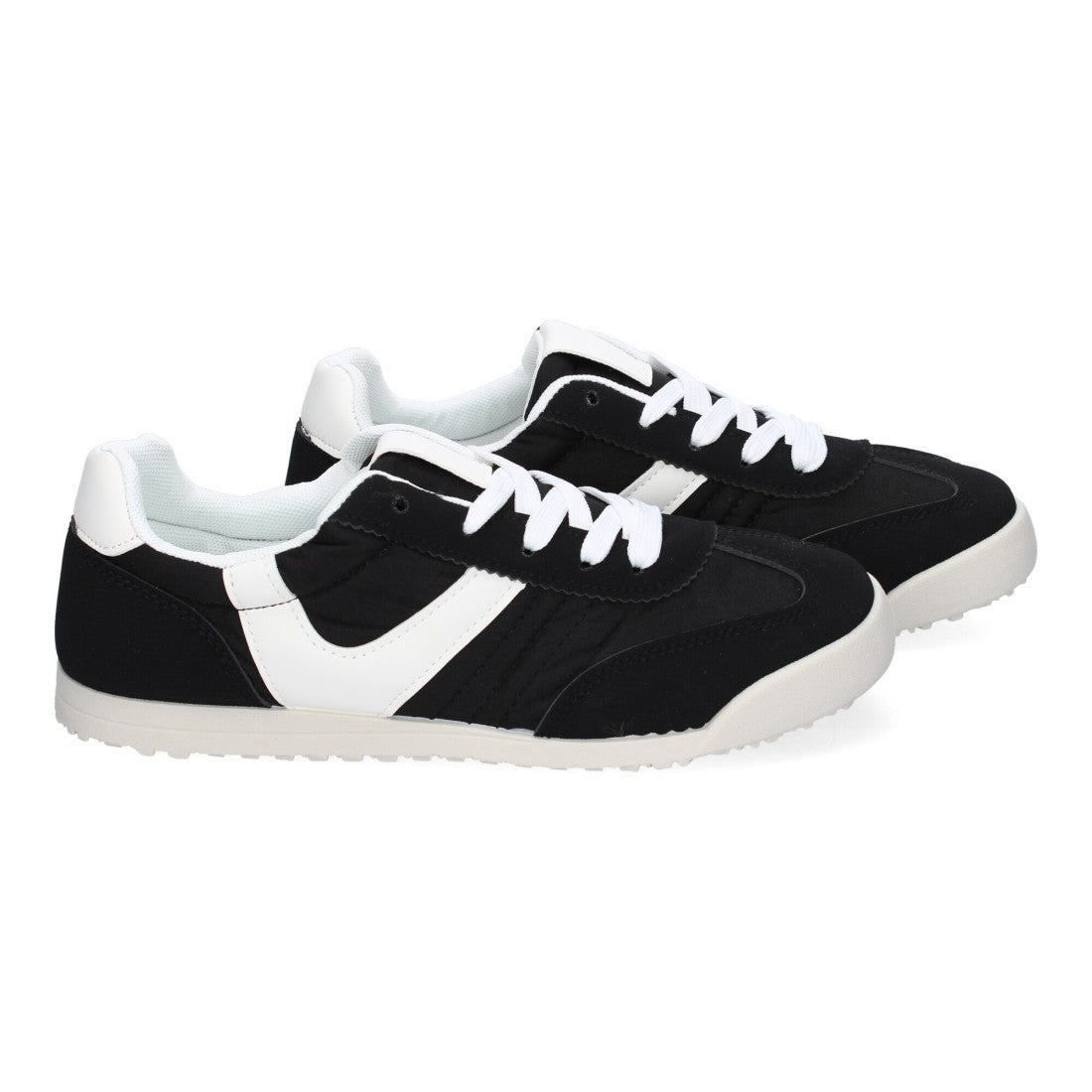 Zapatillas Negras Casual - Elegancia Esencial