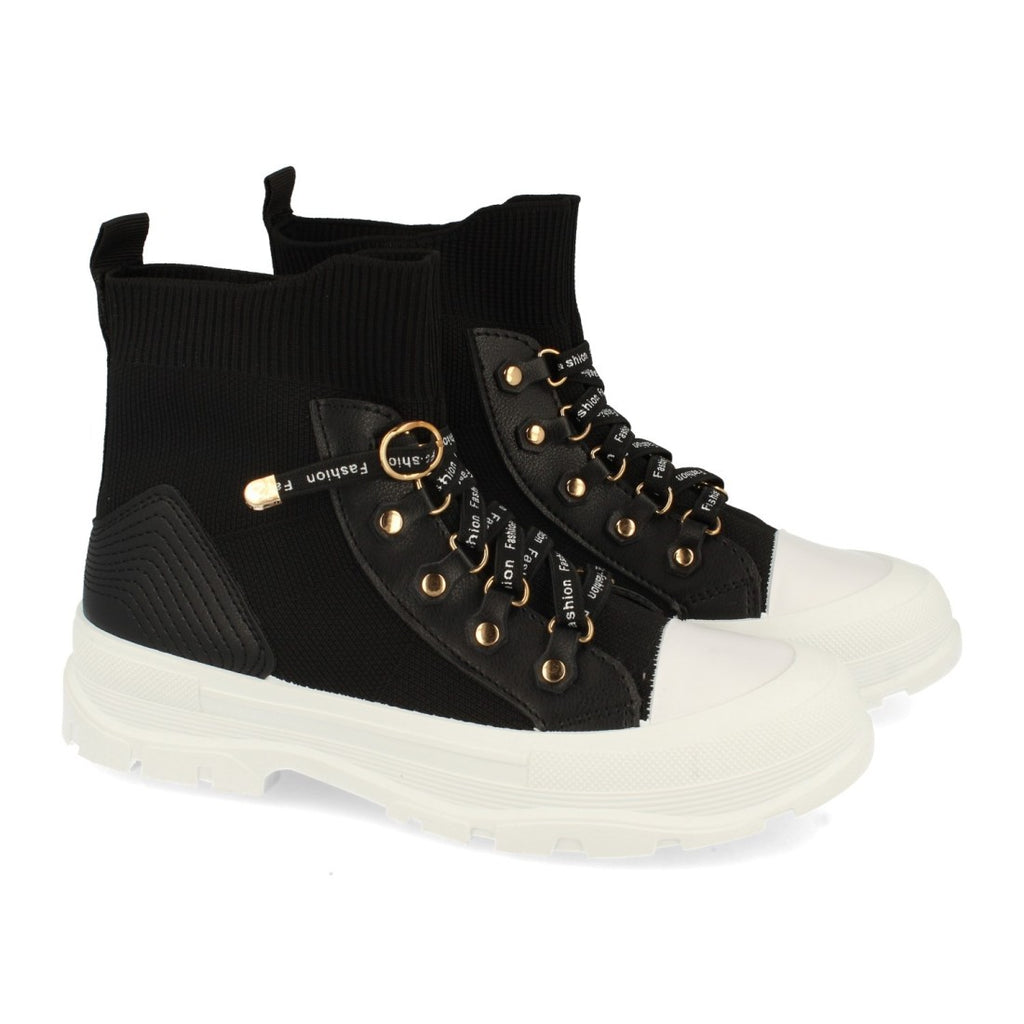 Zapatillas Negras Urbanas - Poder Atemporal