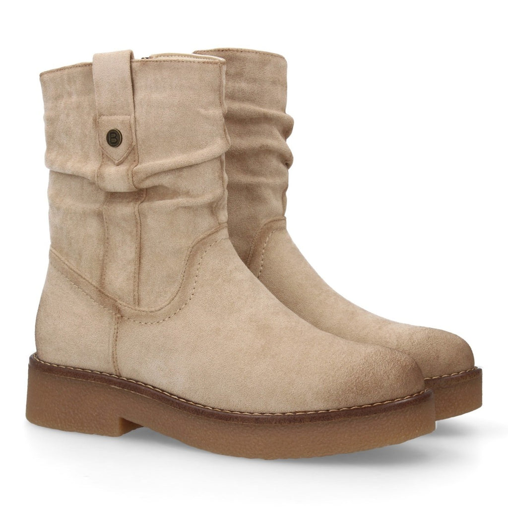 Botines Planos Beige con Caña Arrugada y Pespuntes