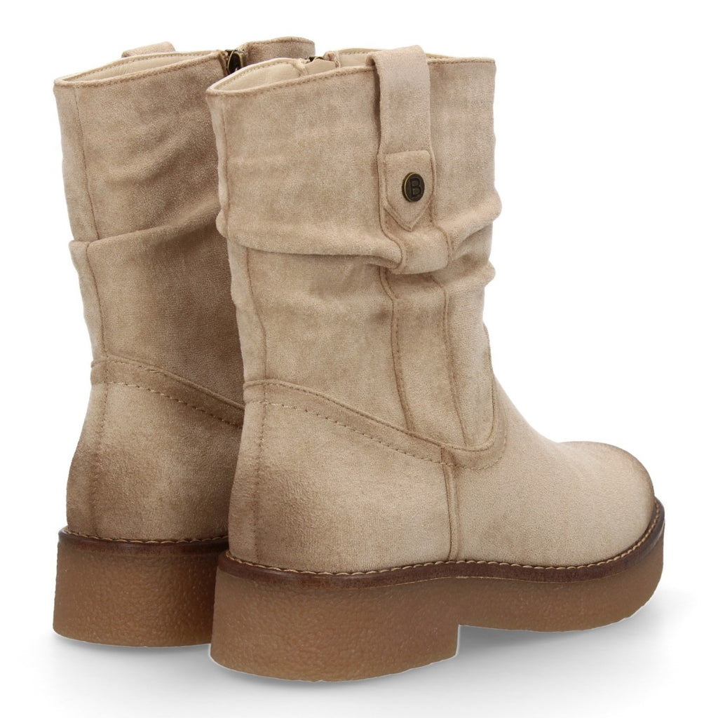 Botines Planos Beige con Caña Arrugada y Pespuntes