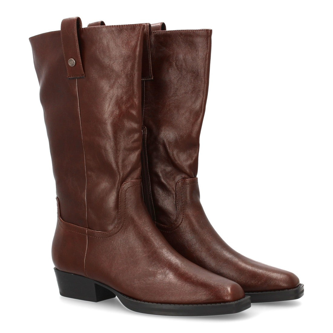 Elegante braune hohe Stiefel mit Absatz
