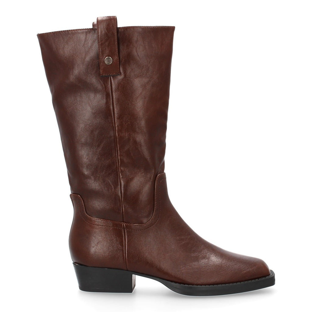 Elegante braune hohe Stiefel mit Absatz
