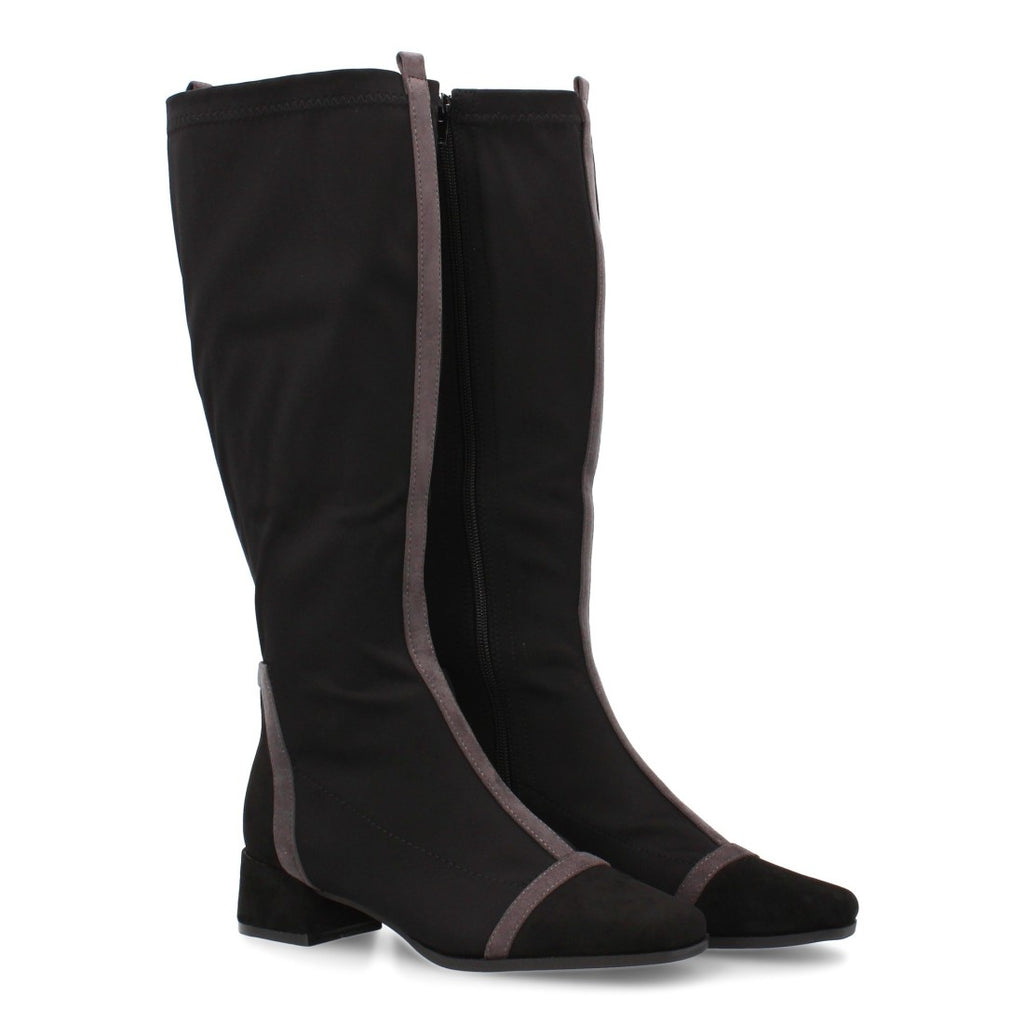 Elegante schwarze Stiefel mit hohem Absatz