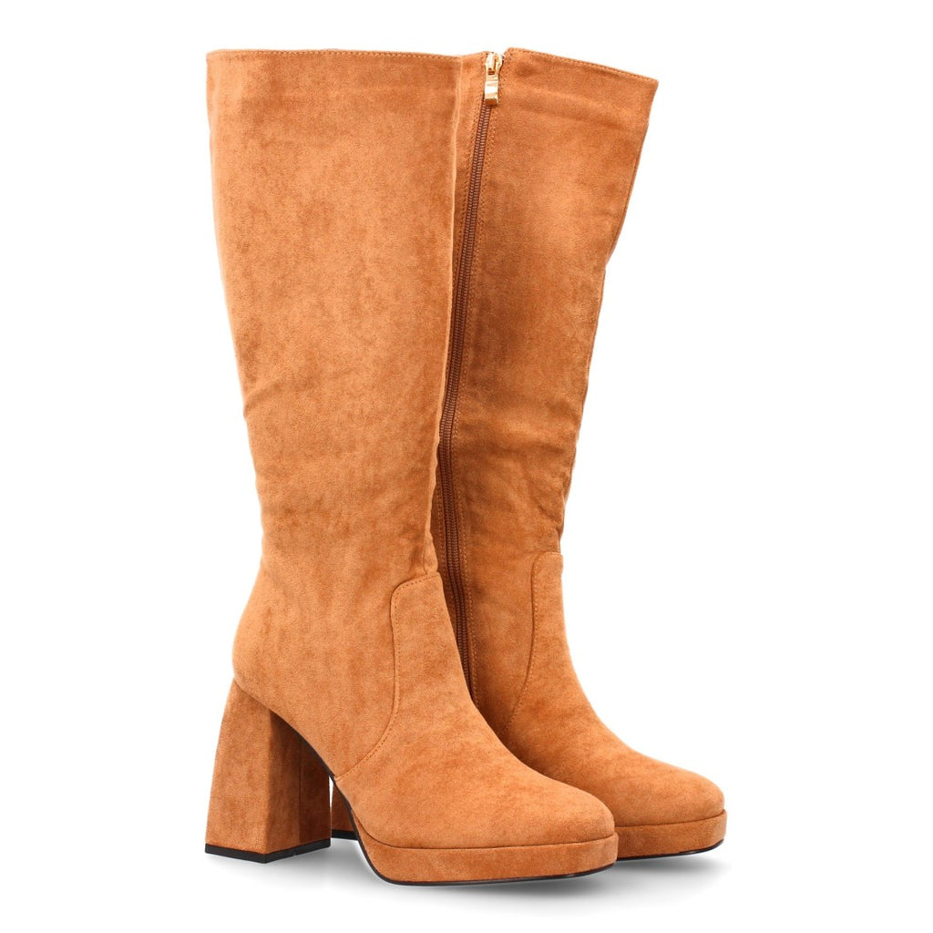 Elegante spitze Stiefel in Camel mit Absatz