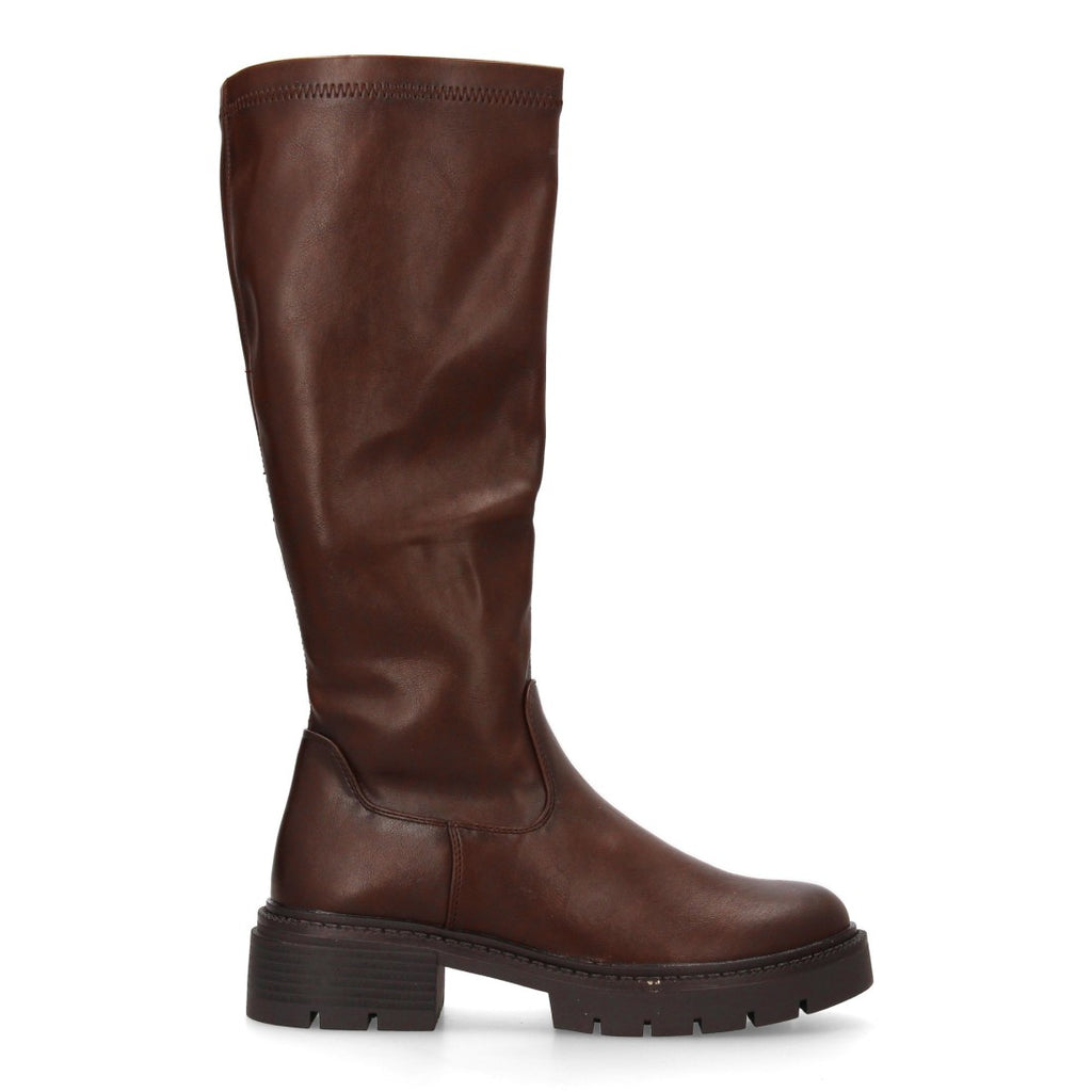 Elegante, braune, mondäne Stiefel