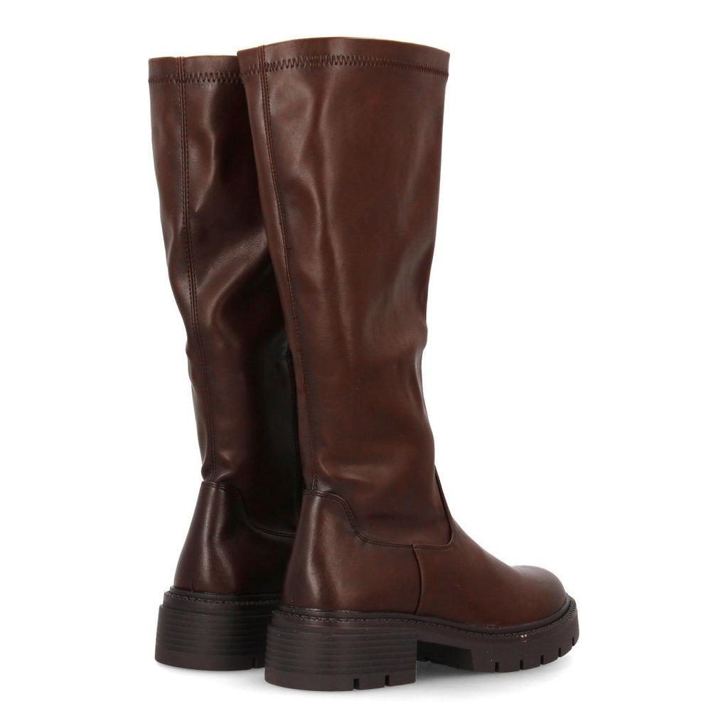 Elegante, braune, mondäne Stiefel