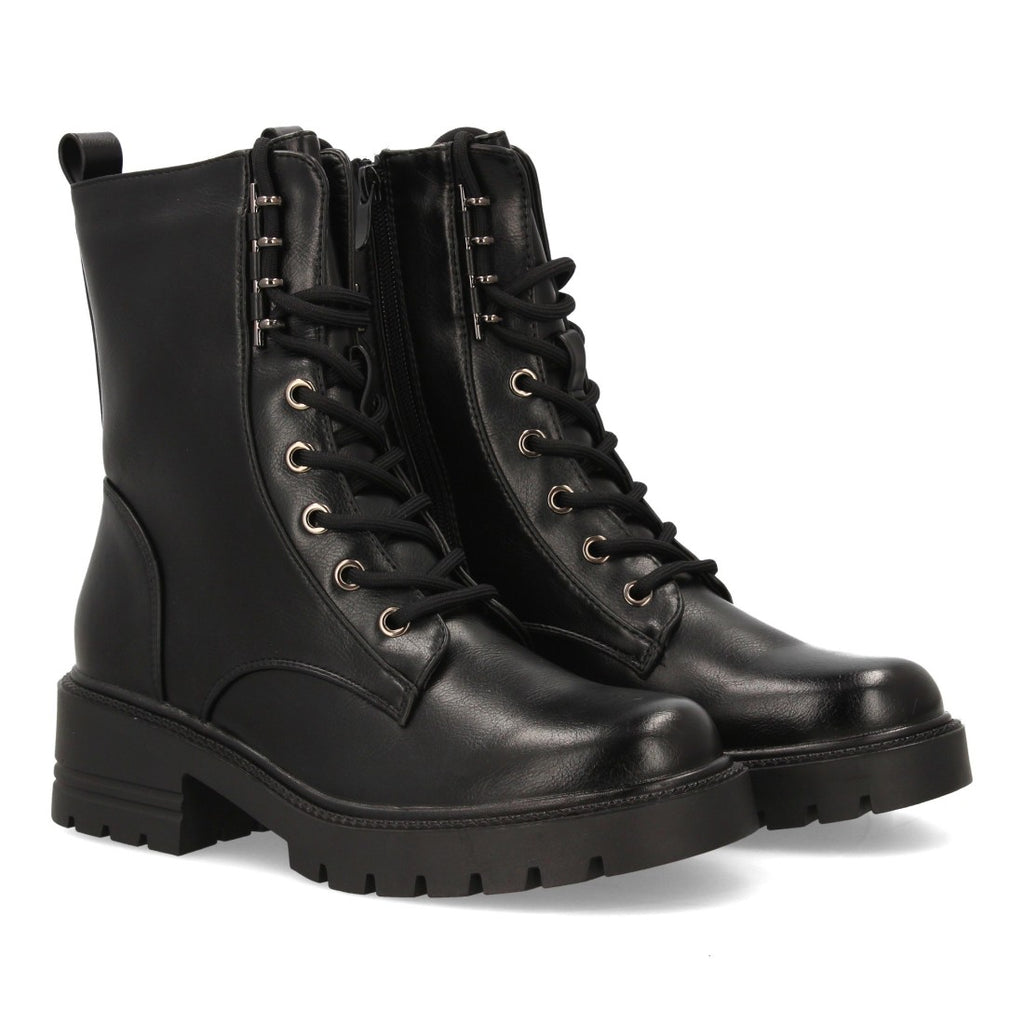 Schwarze Militärstiefel mit Schnürsenkeln und dicker Sohle