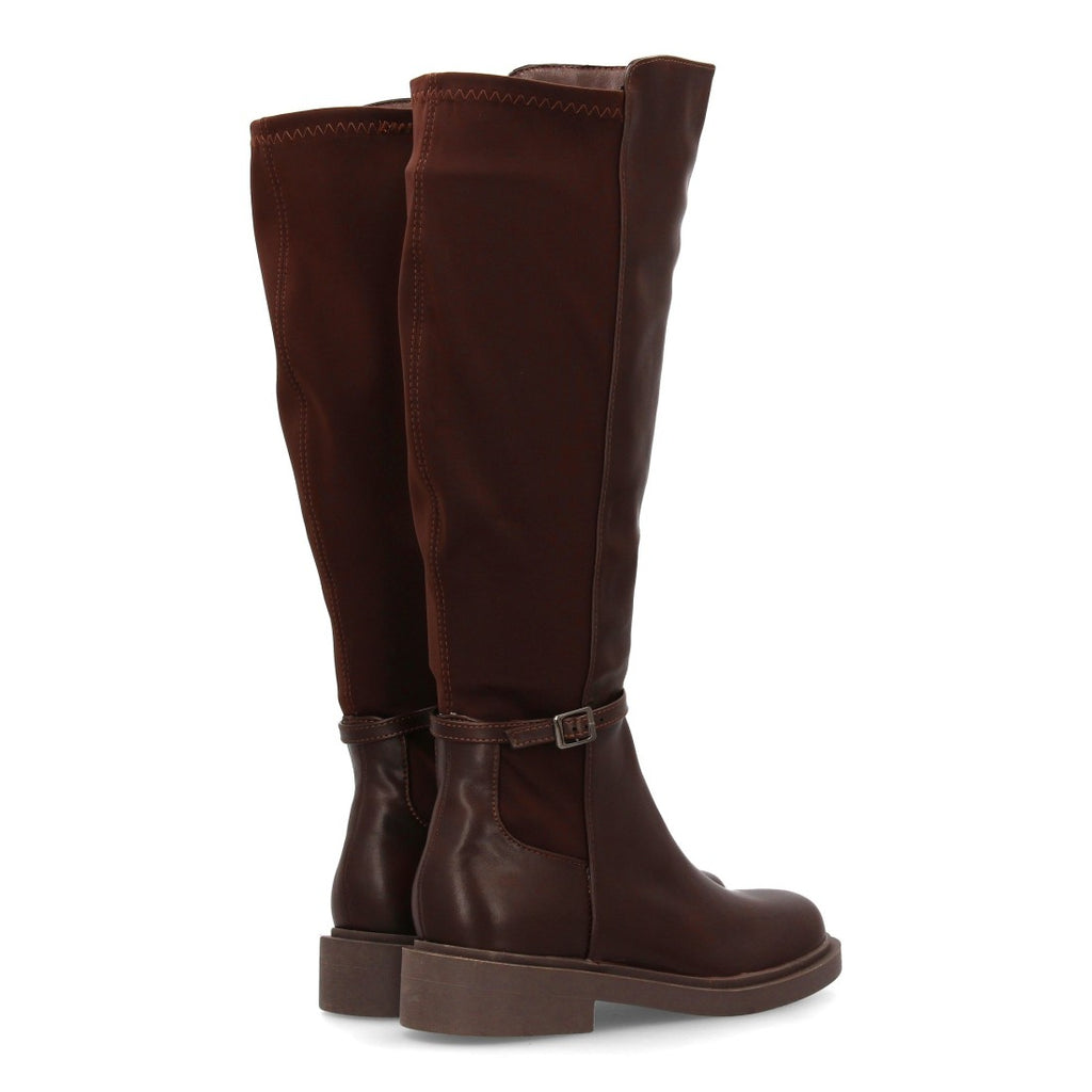 Elegante braune Stiefel mit Absatz
