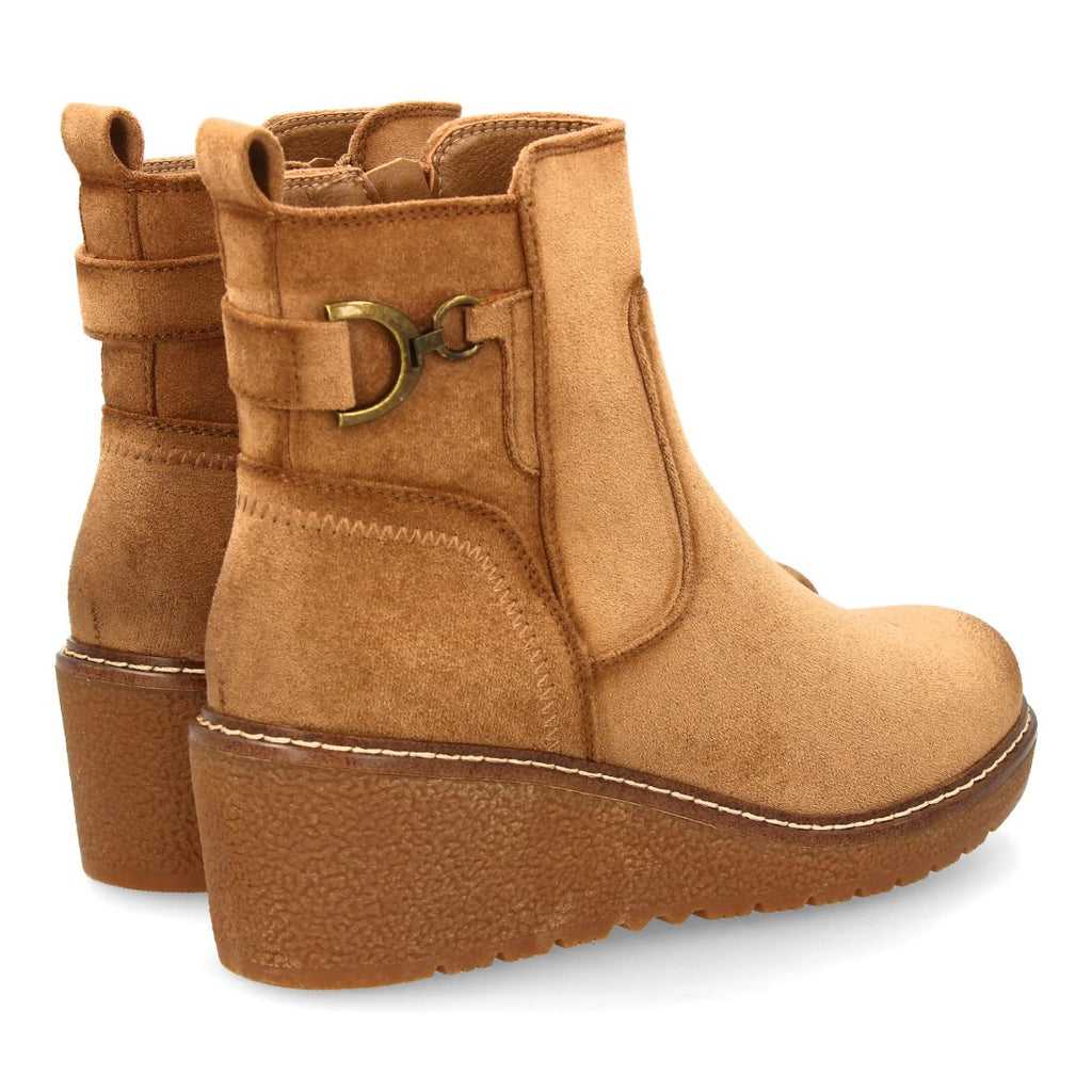 Botines Cuña Kaki con Adorno Metálico Lateral y Cremallera