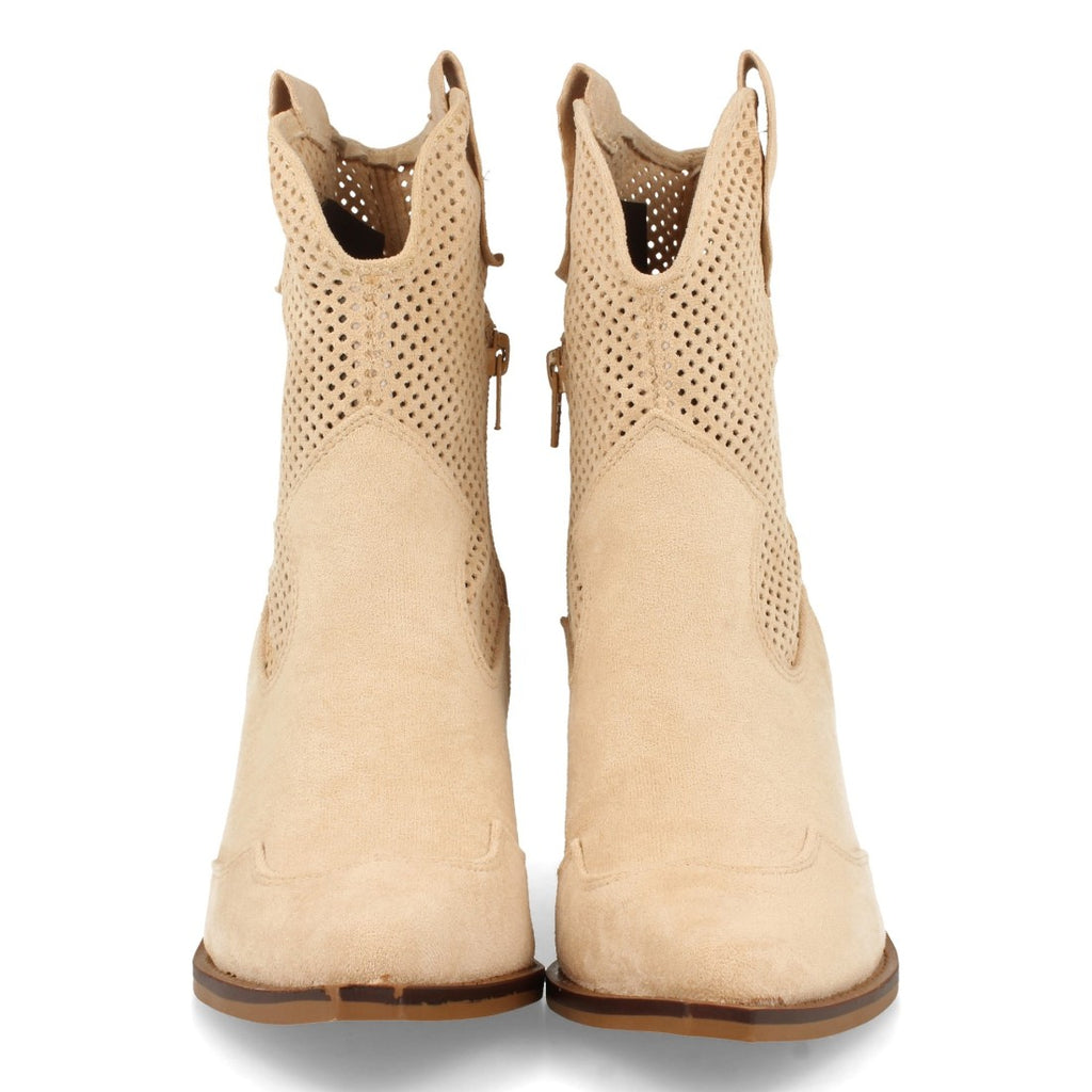 Botines Tacón Alto Beige con Calados, Punta Fina y Cremallera