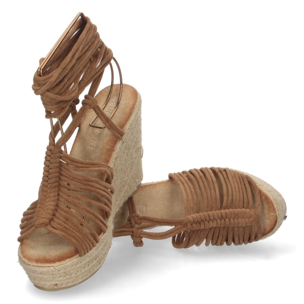 Sandalias Camel Planas Sofisticadas Mujer