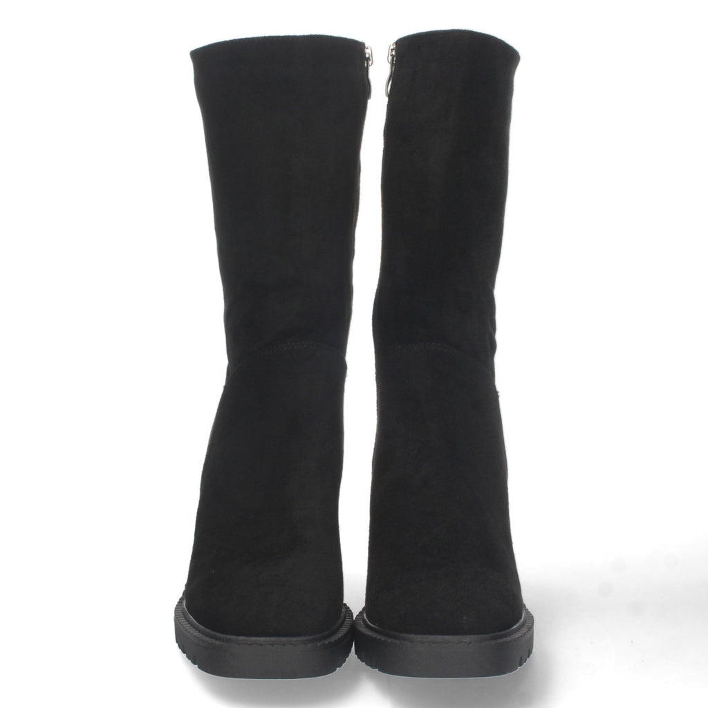 Schwarze elegante moderne Stiefel mit Absatz