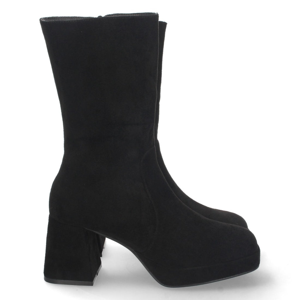 Elegante schwarze Stiefel mit Absatz