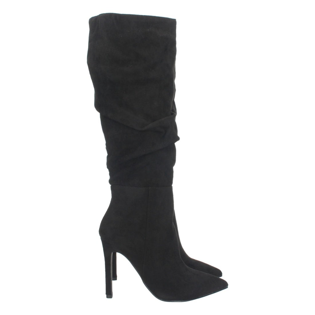 Schwarze Stiefel mit schmalem Absatz und Falten am Schaft