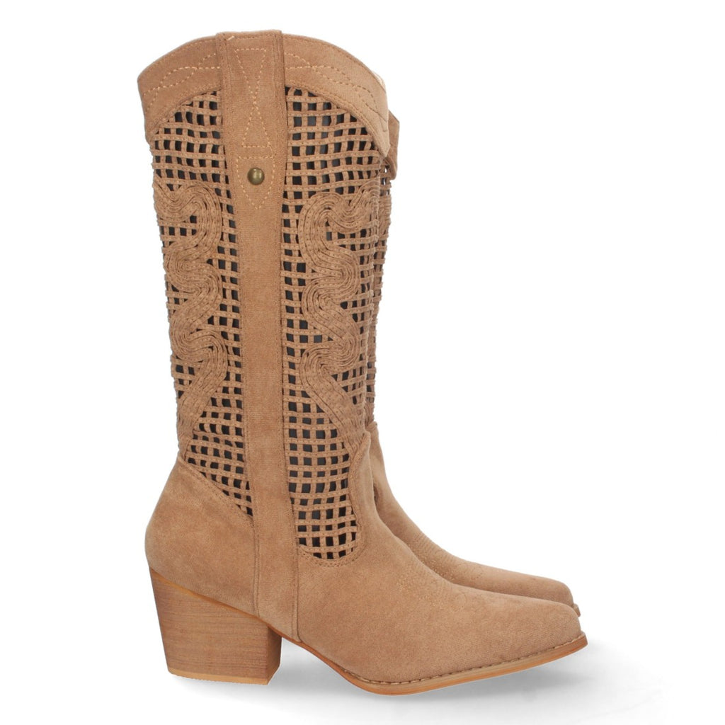 Botas con Tacón y Calados Decorativos - Marrón