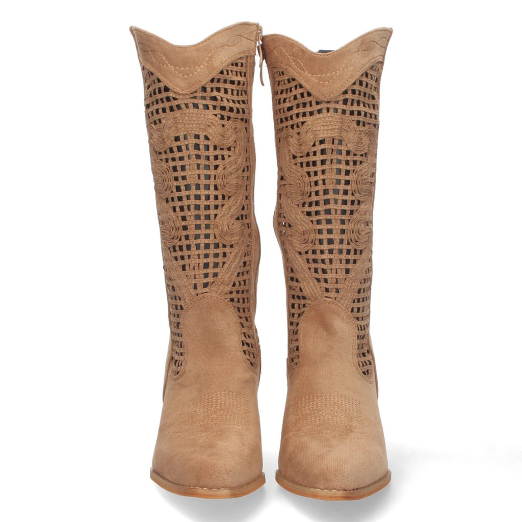 Botas con Tacón y Calados Decorativos - Marrón