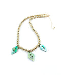 Collar elegante de cuentas doradas para mujer