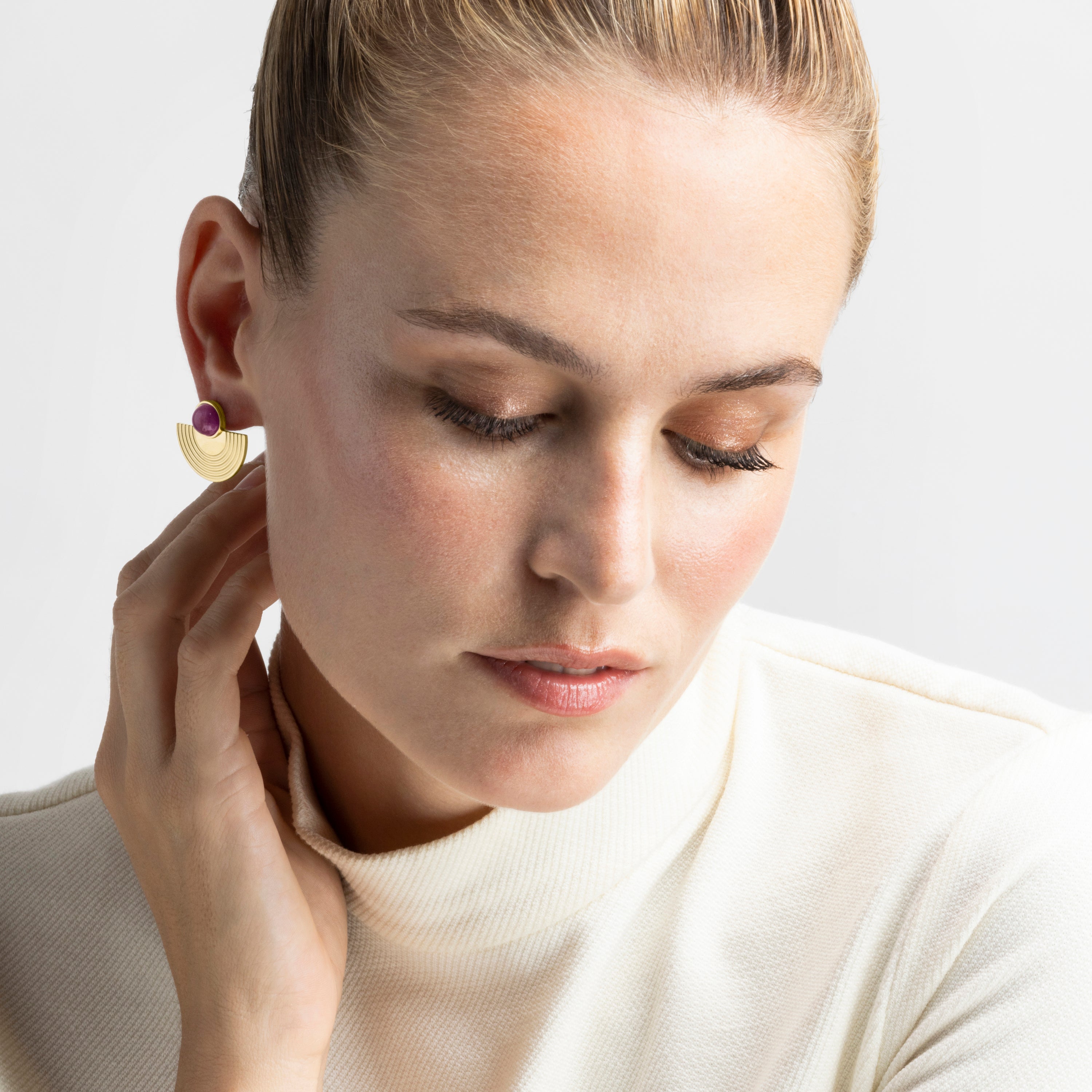 Pendientes con Cuarzo Hidrotermal Amatista acabado oro 18k - Koru