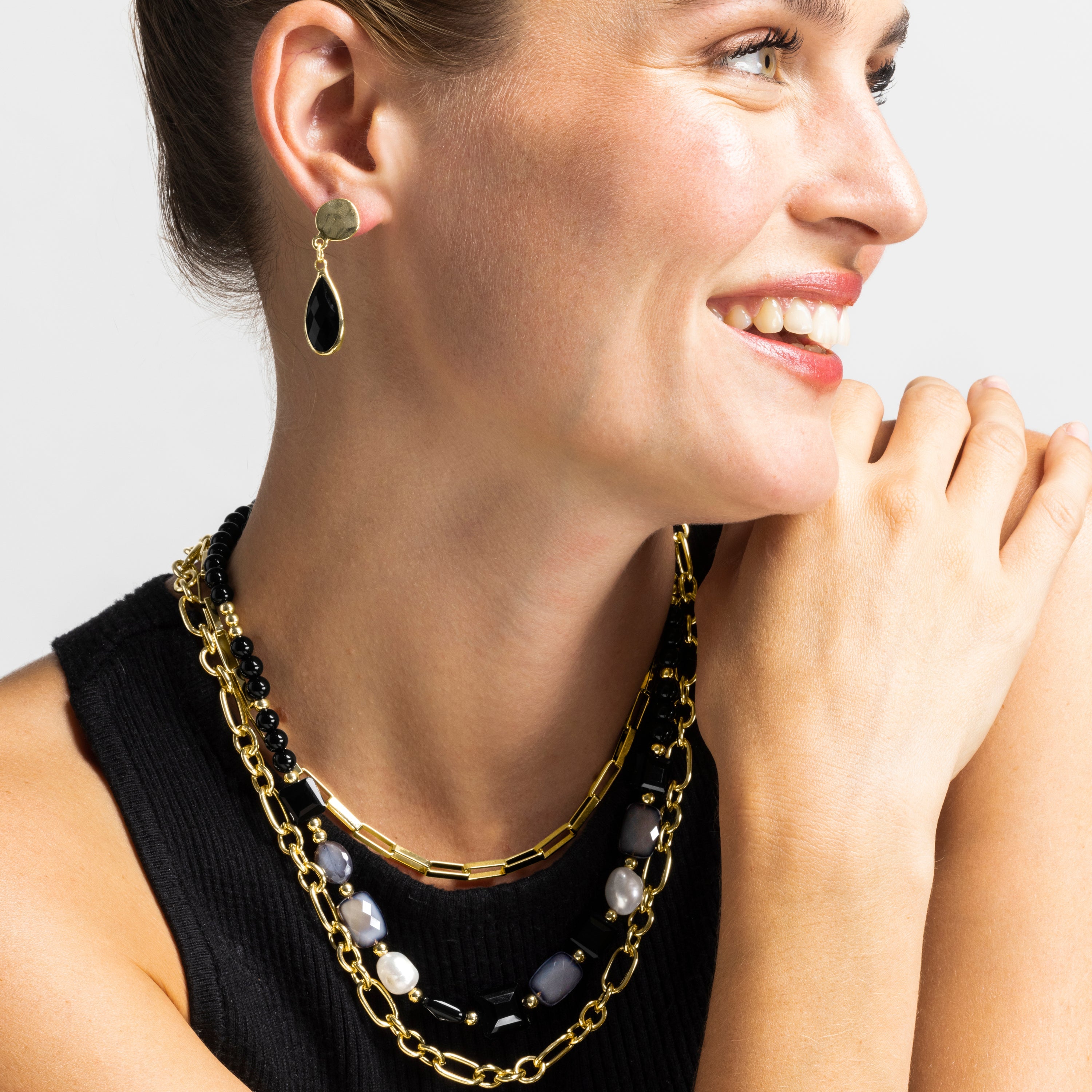 Collar con Resina Negra acabado oro 18k - Nyste