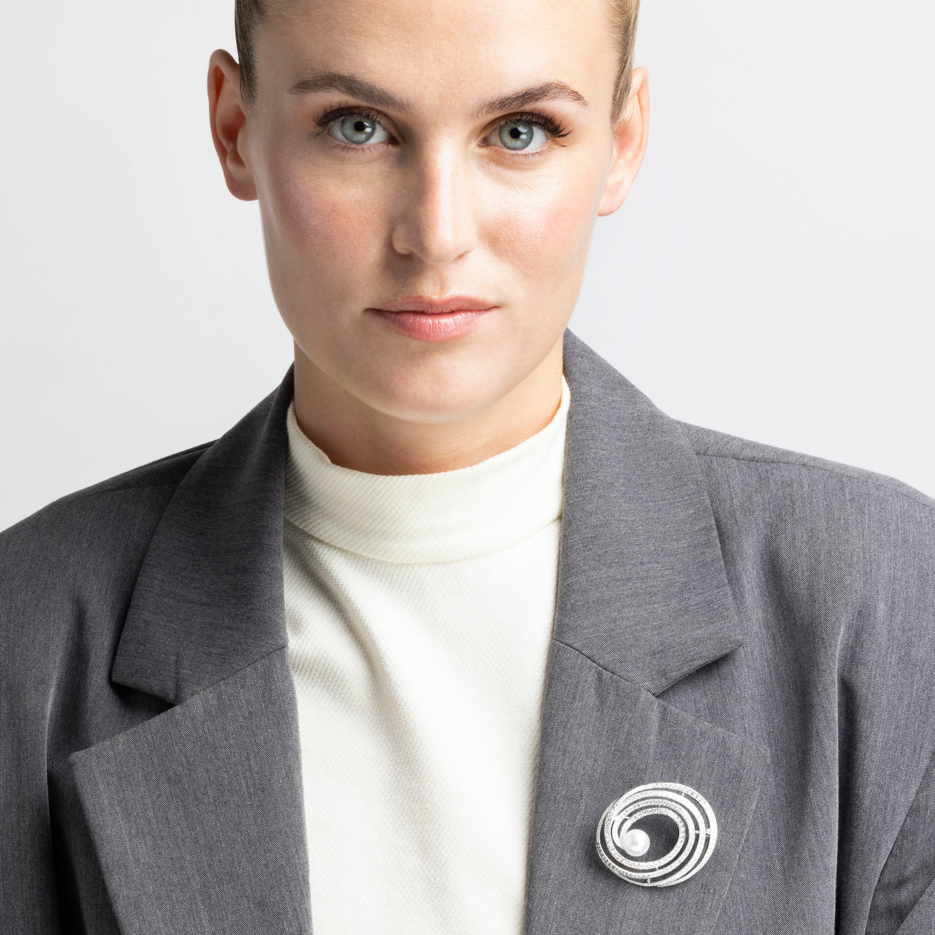 Broche con Circonita Brillante acabado plata - Telah