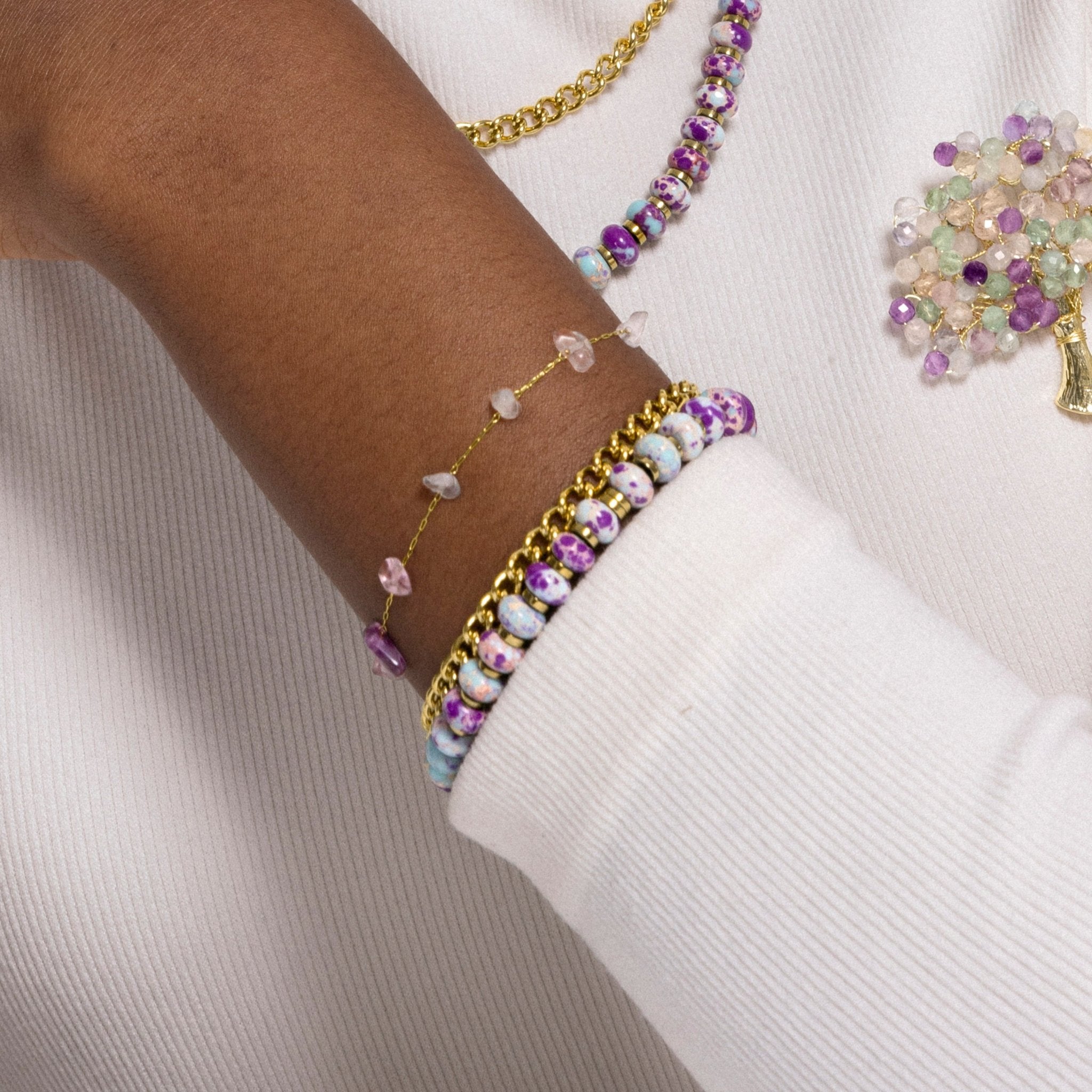 Broche acabado en oro amarillo 18K