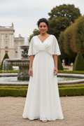 Vestido largo blanco con capa, modelo talla 48-50, jardín de palacio