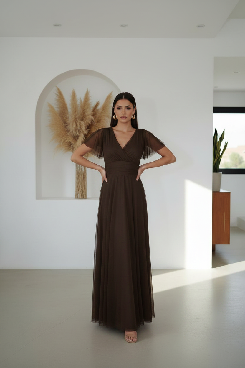 Vestido marrón chocolate - pose frontal