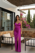 Vestido Fucsia Satinado con Tirantes - Elegancia Mediterránea